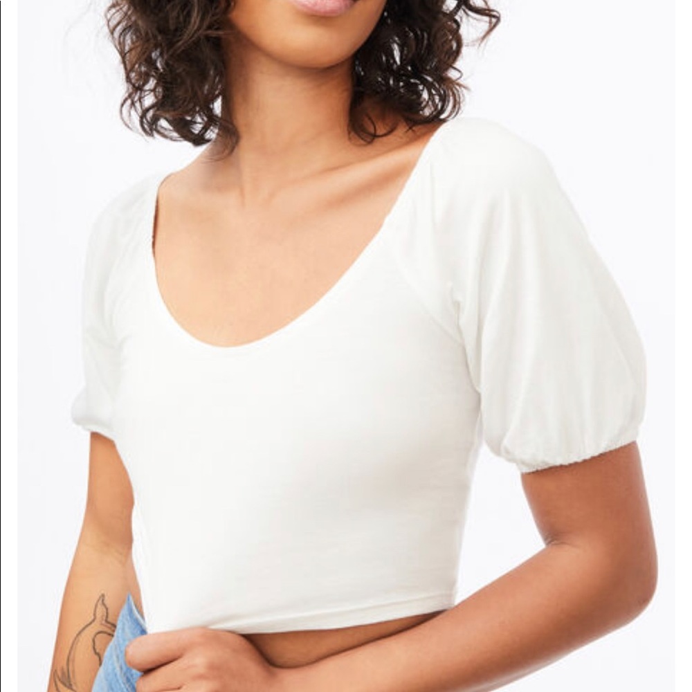 Aéropostale Strappy Back Puffy Sleeve Crop Top